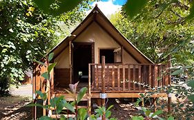 Camping Canal De Berry